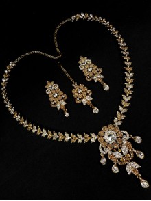 Stonestudded Jewelry Set